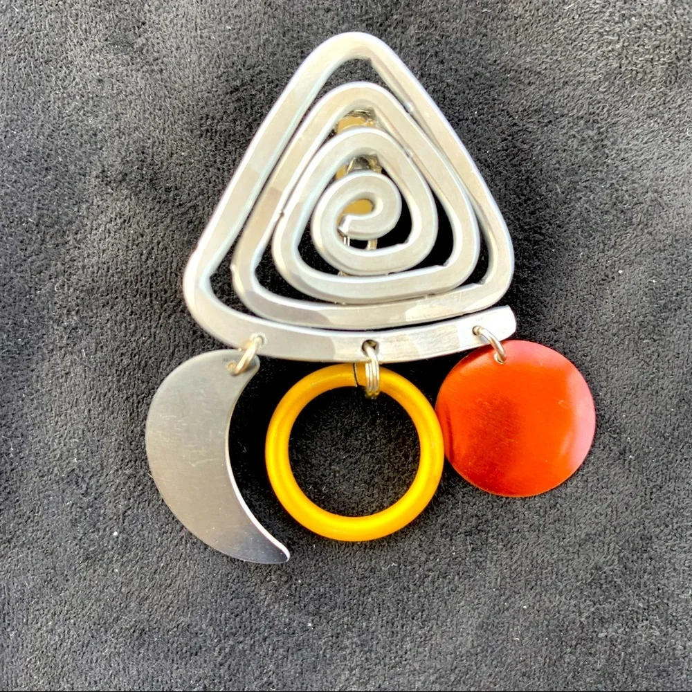 Lapel pin that also holds eyeglasses